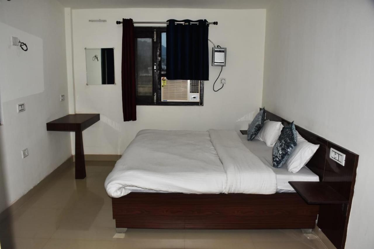 Corbett Bhavesh Home Stay Jhirna Habitación foto